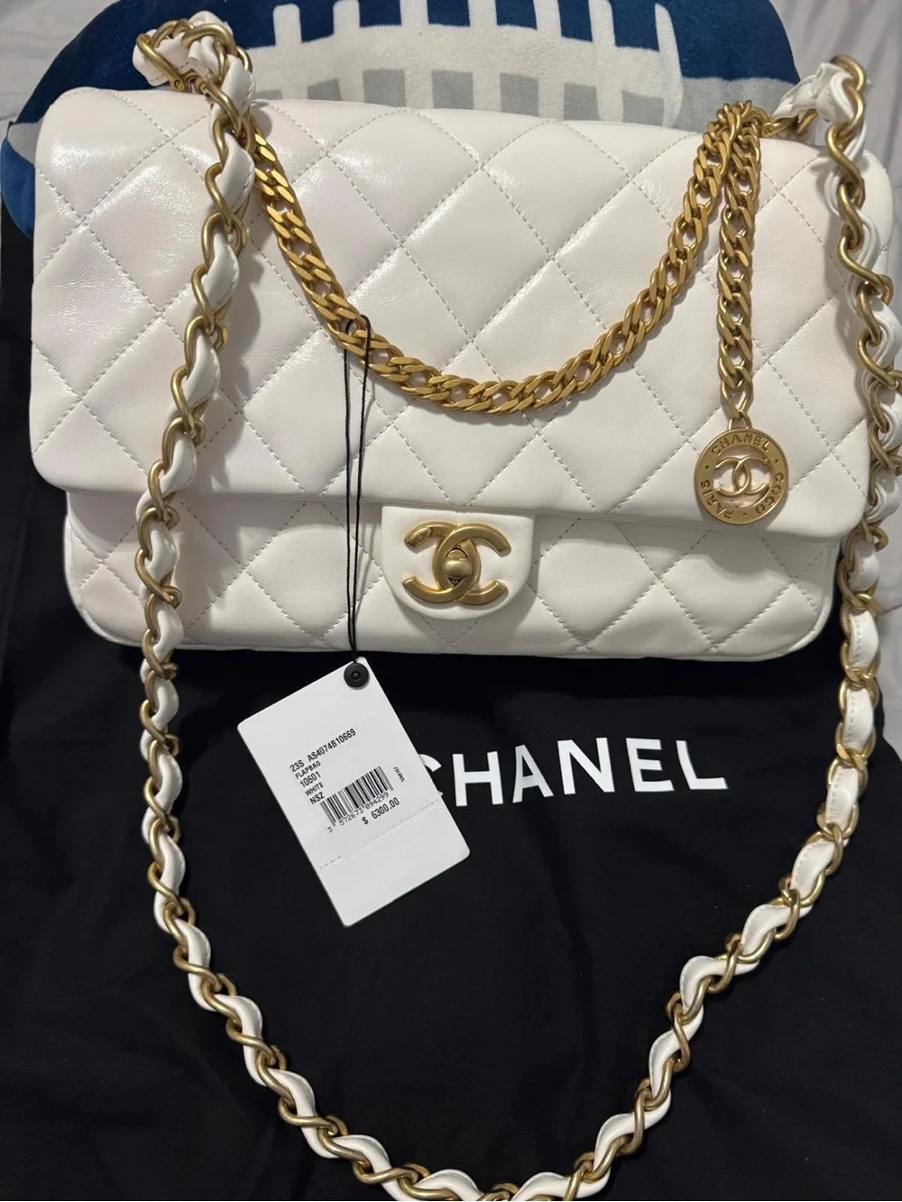 CHANEL White Quilted Leather Shoulder Bag with Gold Chain and Charm
